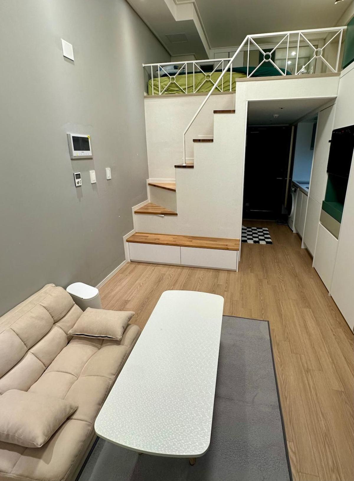 Excellent Location, Comfortable, Dyson Airwrap Apartment