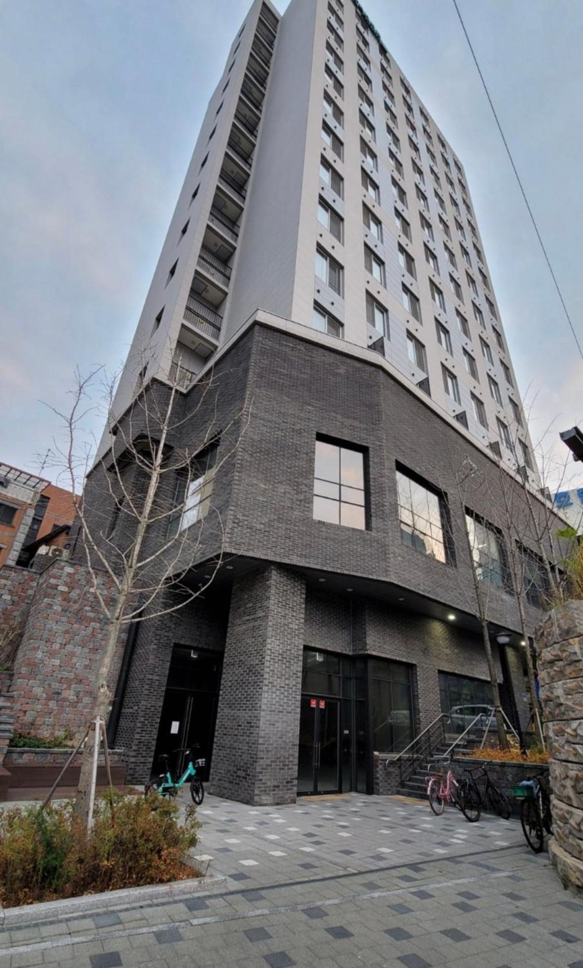 Excellent Location, Comfortable, Dyson Airwrap Apartment Seoul